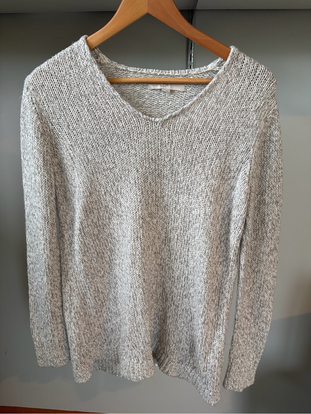 LOFT Gray V-Neck Knit Sweater L Soft Cozy Cotton Neutral